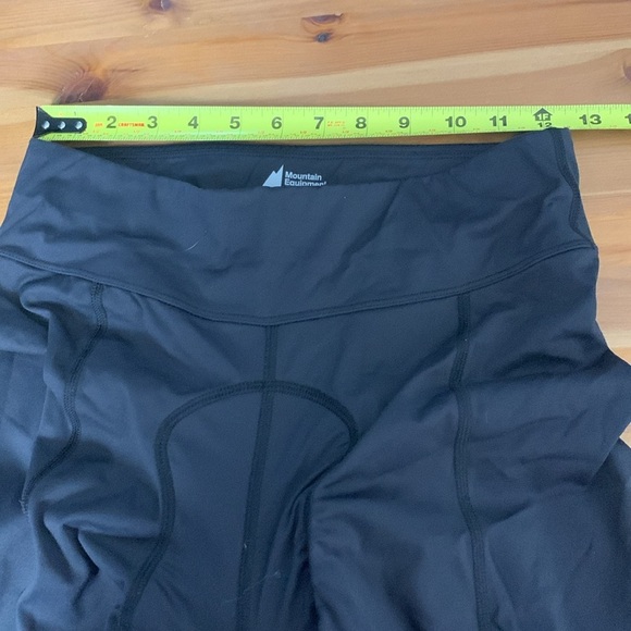 MEC Padded Performance Cycling Pants, 3/4 Length, Reflective, Stretch - Picture 7 of 7
